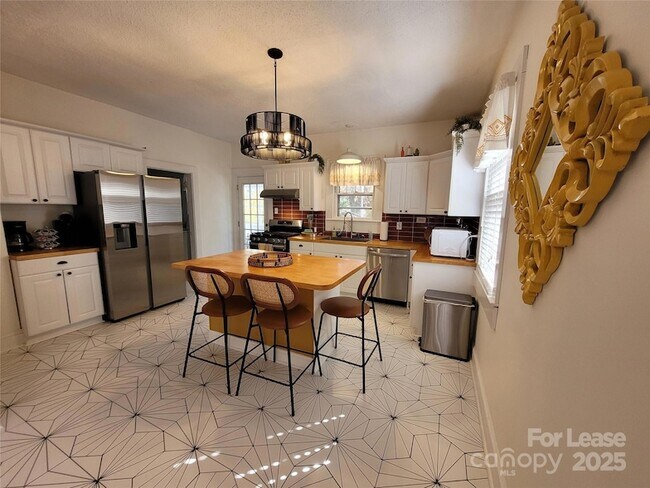 Building Photo - 718 Wood St