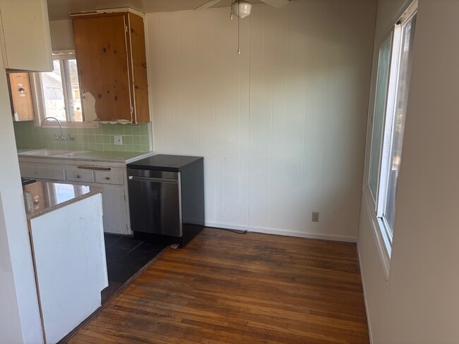 Dining room - 4267 McLaughlin Ave