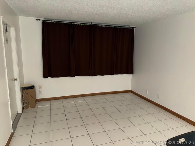 Building Photo - 9450 Live Oak Pl