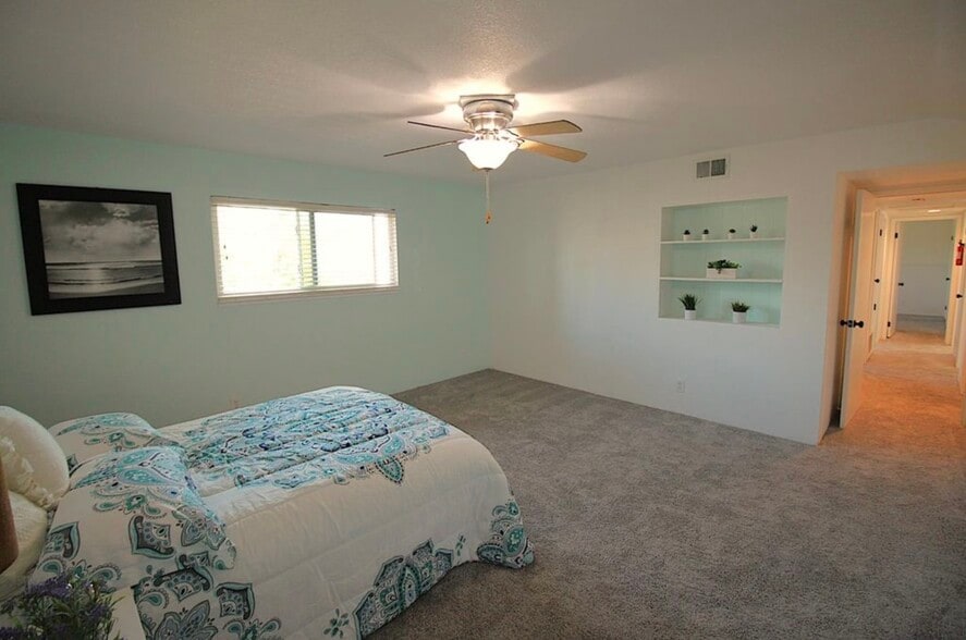 Building Photo - 2255 La Grama Dr