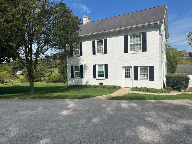 Primary Photo - Beautiful 4 bedroom home in York, PA!