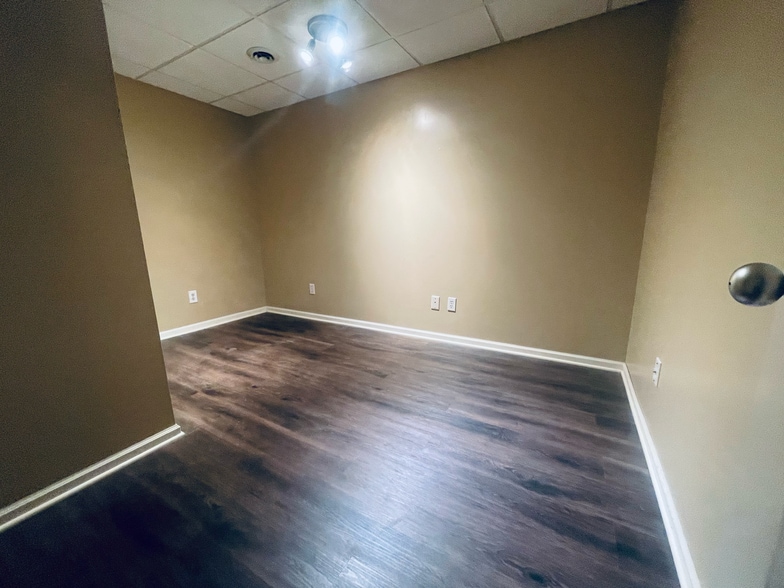 Building Photo - 770 Ridgefield Way