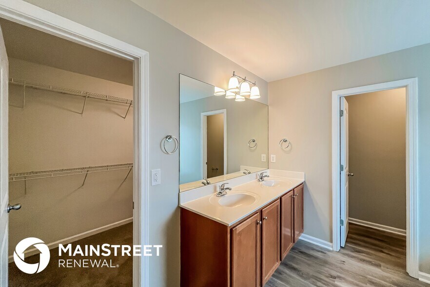 Building Photo - 6421 Cheshire Cove Dr