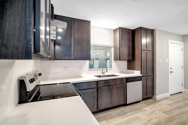 Building Photo - 1314 E Red Cedar Cir