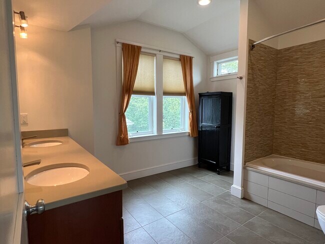Upper Bathroom - 7 Fairfield St