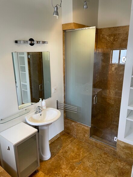 Master bathroom also has large shower - 2289 190th St