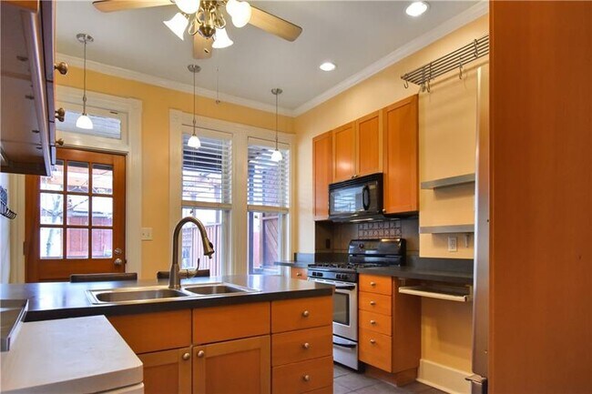 Building Photo - 4214 Post St