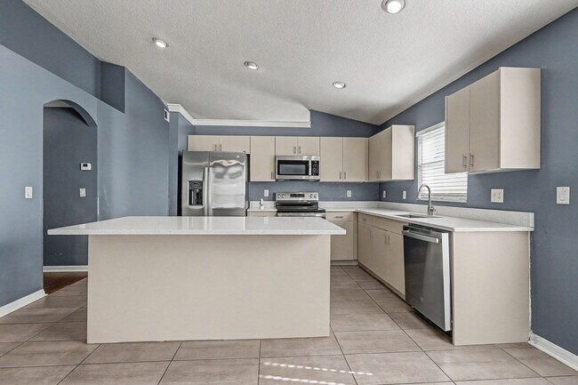 Building Photo - 30936 Baclan Dr