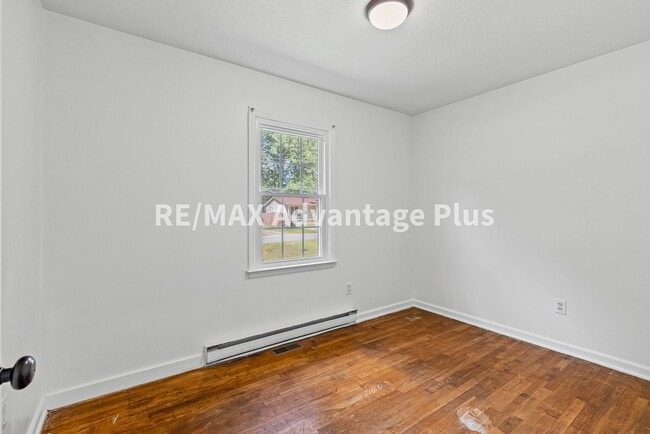Building Photo - 4 Bedroom Home in Blackstone!