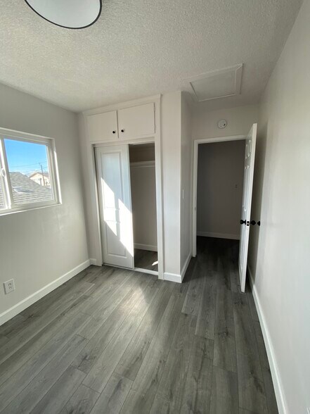 Building Photo - 1515 E 20th St