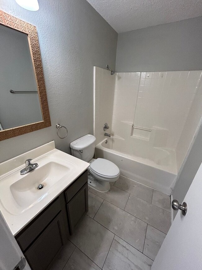 Building Photo - An unbeatable location that offers both convenience and luxury.