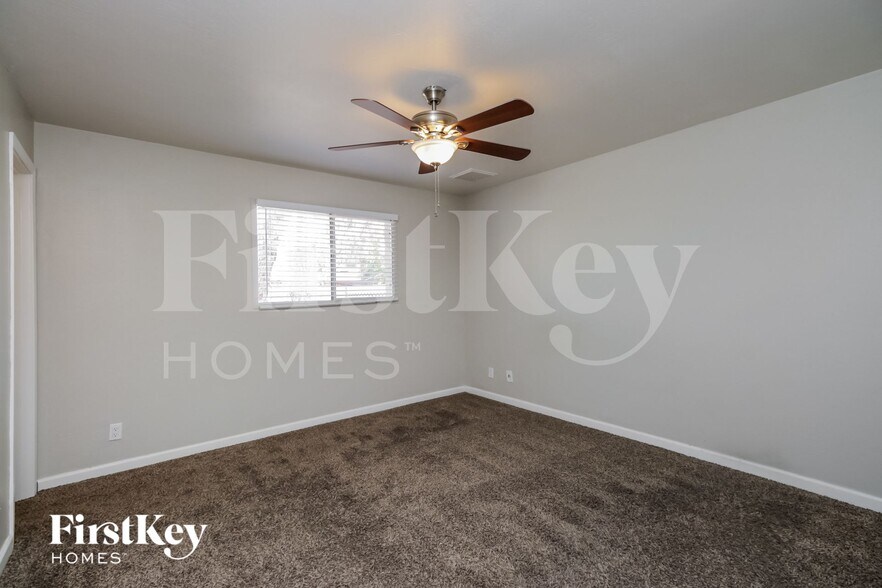 Building Photo - 1707 S Hardy Dr