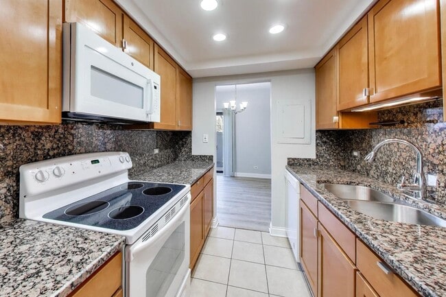 Building Photo - 6340 Americana Dr