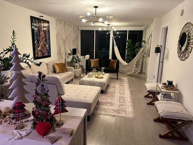 Building Photo - 1811 Sabal Palm Dr