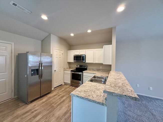 Building Photo - 8609 Westwood Crk Dr