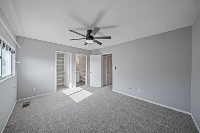 Building Photo - North Park 3 bd / 2.5 ba 2-story Townhome w/Private Patio Yard, Parking,  + More! Available Now