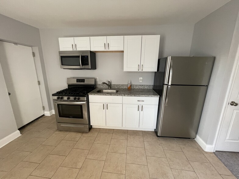Kitchen - 1116 Homewood Ave
