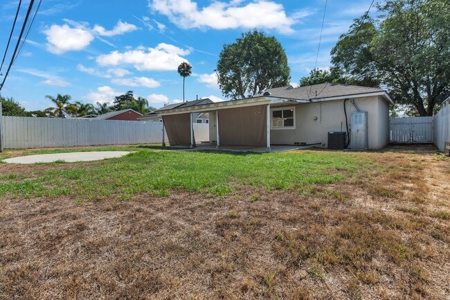 Building Photo - 7823 Appledale Ave