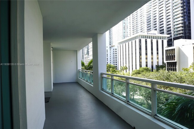 Building Photo - 951 Brickell Ave