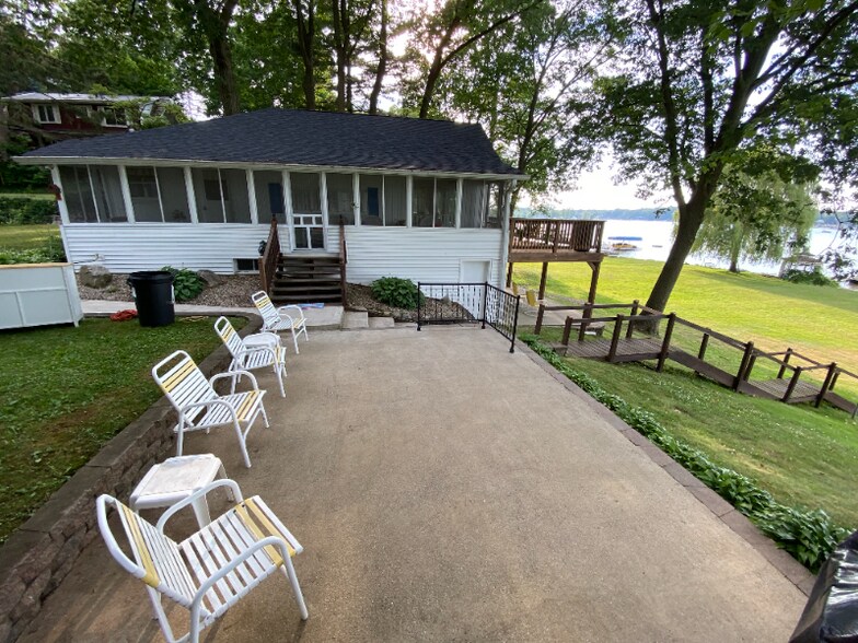 Building Photo - 16558 Donnell Lake St