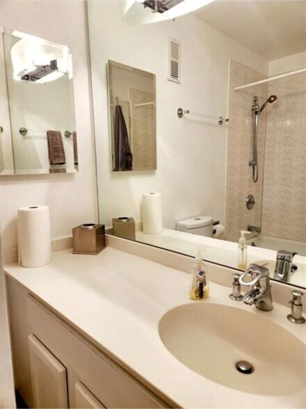 Building Photo - 1625 Larimer St