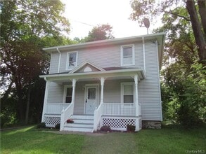 Building Photo - 25 Fairway Dr