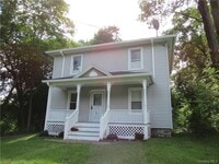 Building Photo - 25 Fairway Dr