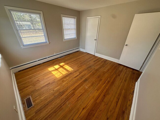 Building Photo - Charming 3BR Home Near Duke Regional