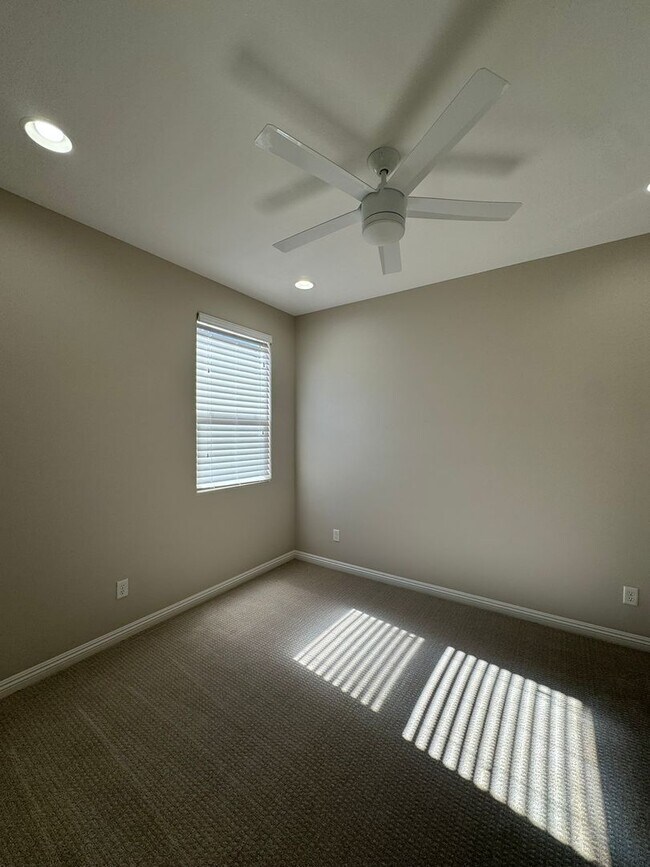 Building Photo - Gorgeous 3 Bed Single Story Home in Henderson