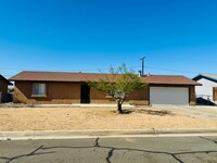 Building Photo - Apple Valley Home in Sycamore Rocks Area