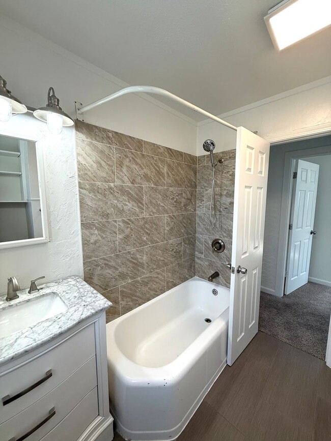 Building Photo - 1431 Johnston Ave