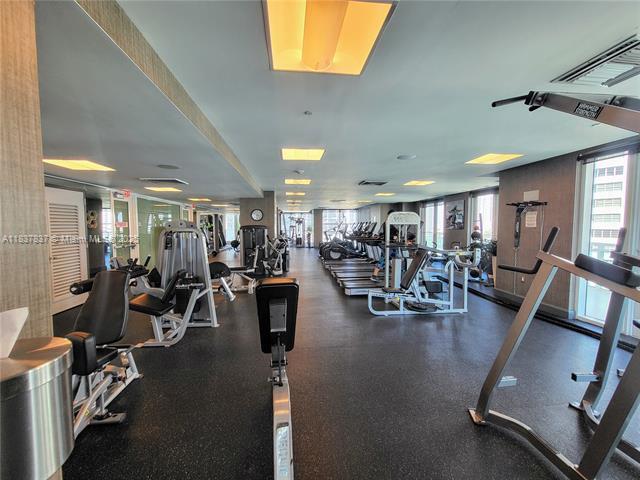 Building Photo - 950 Brickell Bay Dr