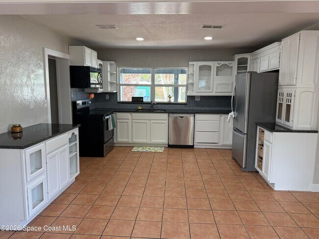 Building Photo - 9 Lemoine Ave