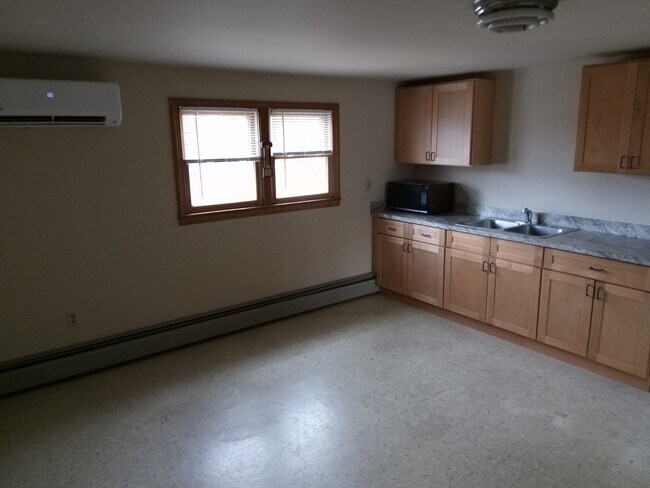 Building Photo - 121 King Philip Rd