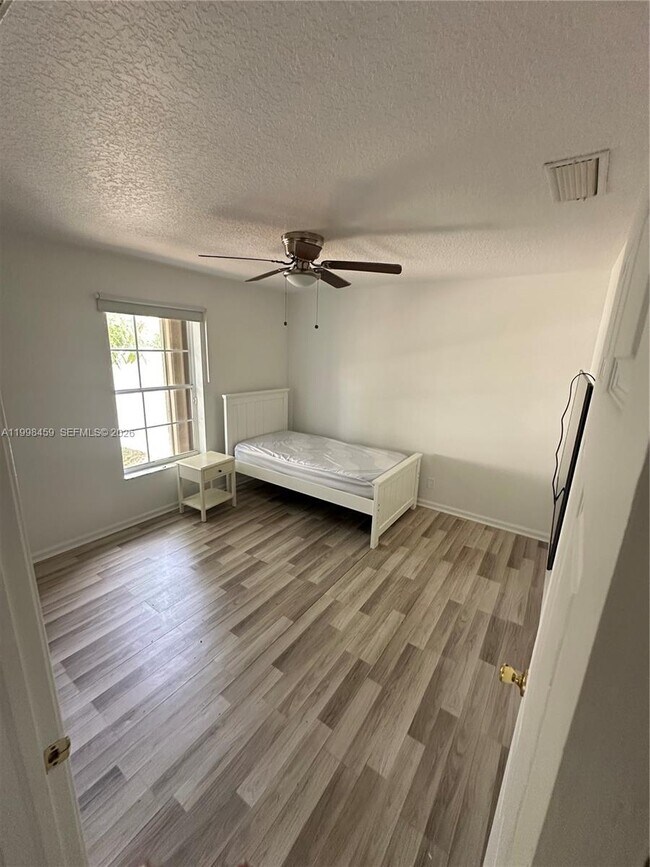 Building Photo - 1139 Freshwater Lakes Dr