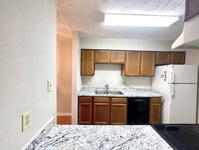 Building Photo - 10555 Turtlewood Ct