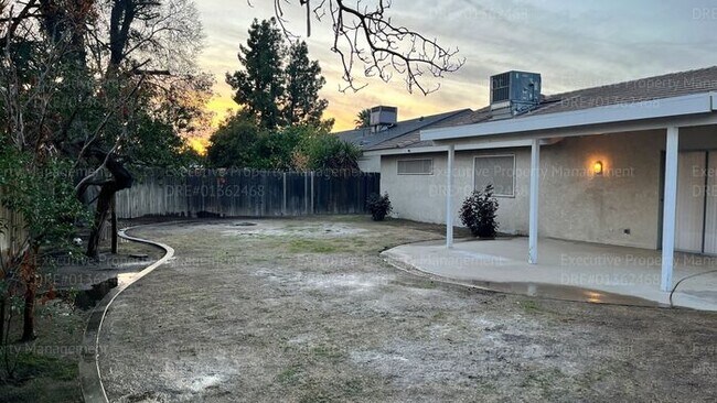 Building Photo - Remodeled 3 bedroom/ 2 bathroom home *MOVE IN SPECIAL OAC*