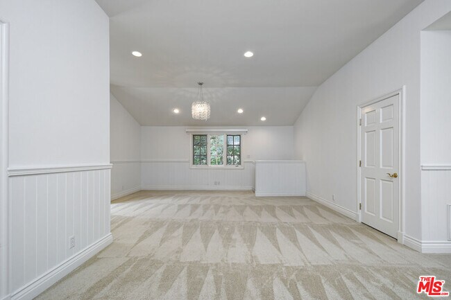 Building Photo - 3254 Oakdell Rd