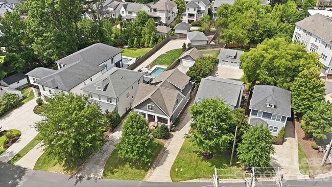 Building Photo - 404 Iverson Way