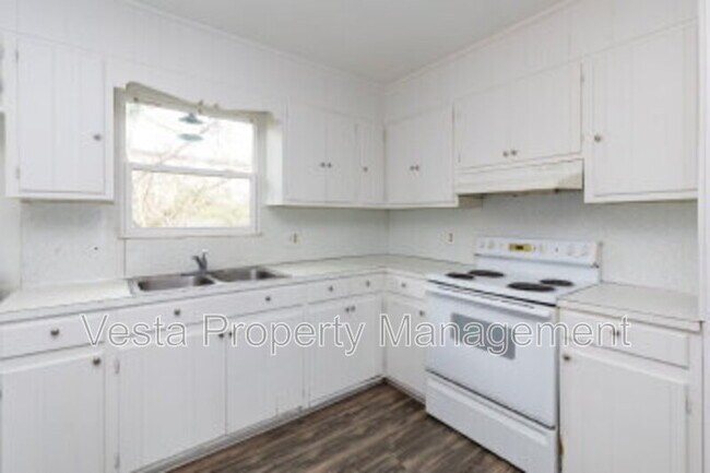 Building Photo - 130 Reems Creek Rd