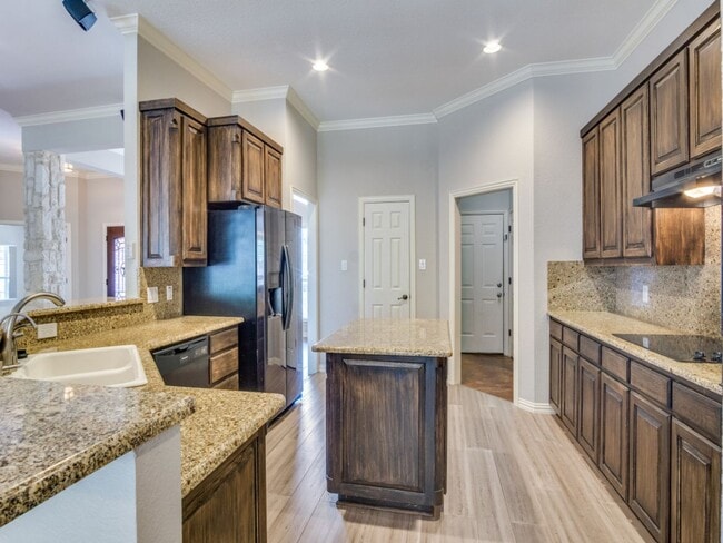 Building Photo - Incredible 4-bedroom, 3-bath Home with sparkling Pool on a gorgeous lot in highly sought-after Al...