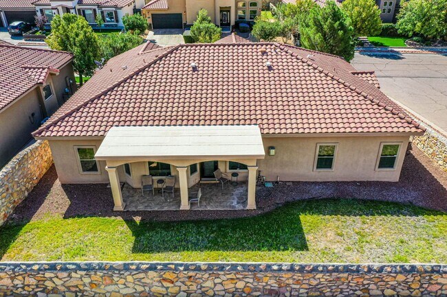 Building Photo - Westside area for Short Term Rental (Compl...