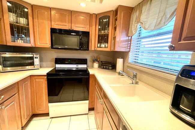 Building Photo - 2929 SE Ocean Blvd