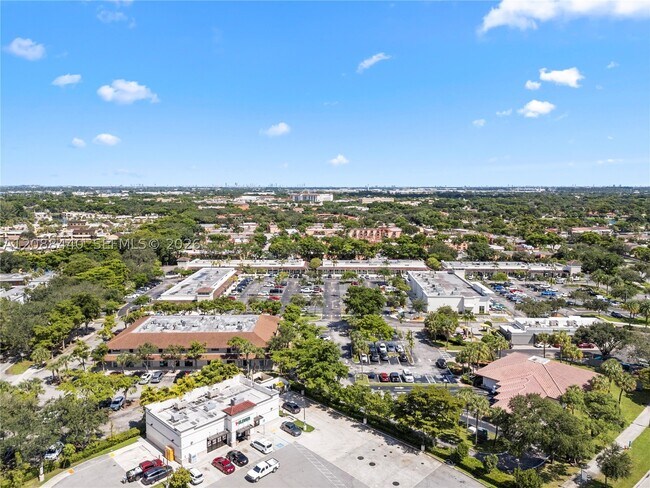 Building Photo - 7105 Miami Lakes Dr
