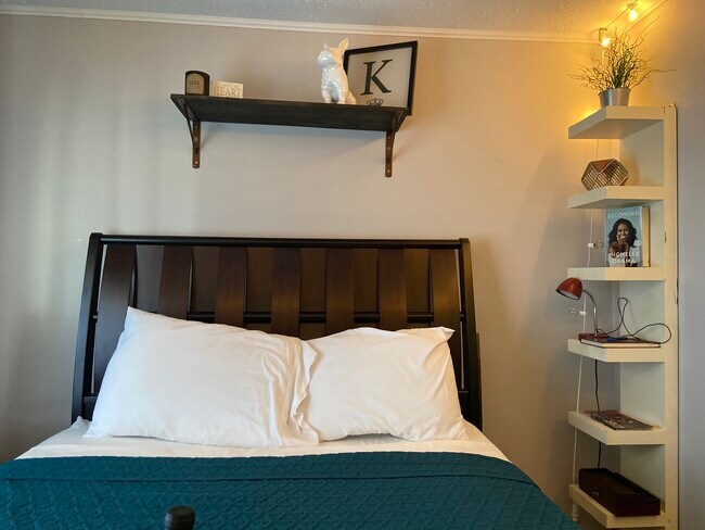 Building Photo - 1030 Pineborough Rd