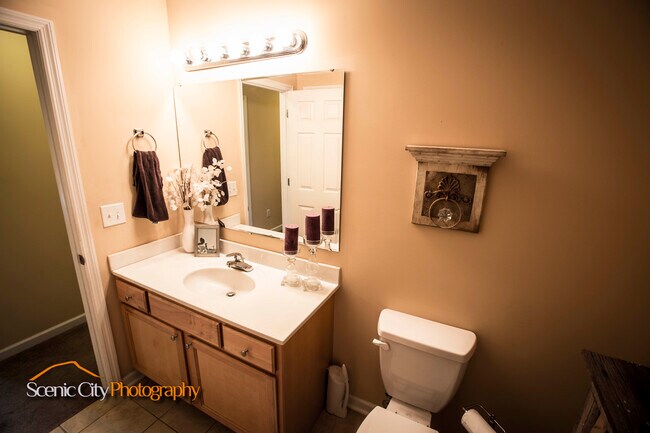 Building Photo - 1914 Dupont St