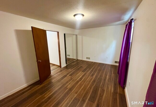 Building Photo - 313 Dunfey Ln