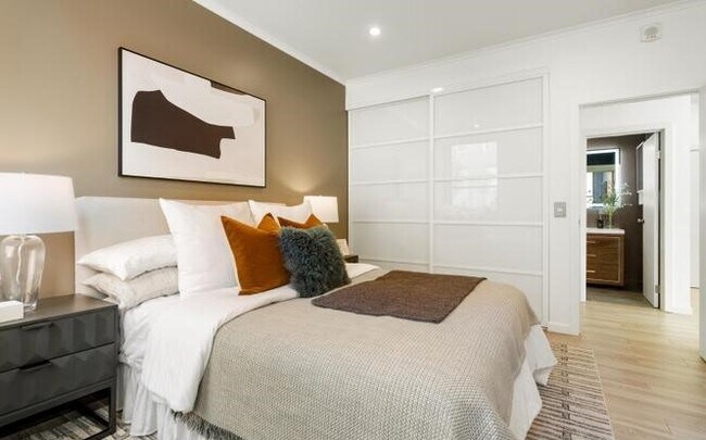 Building Photo - 600 St Albans Dr