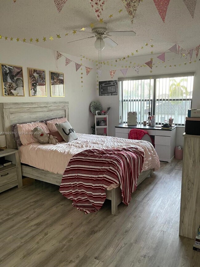 Building Photo - 8290 Lake Dr