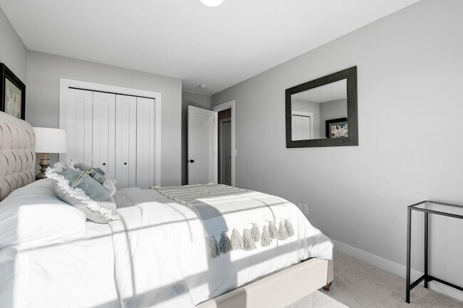 Building Photo - 13130 ISETTA CIR NE